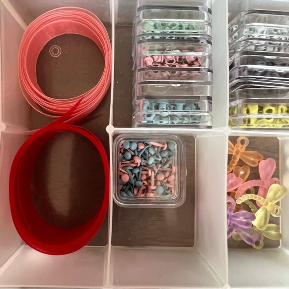 Paper Crafting Brads - 2 boxes with an assortment - Picture 7 of 11